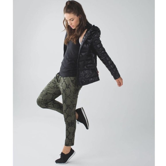 Lululemon Jet Crop 7/8 (Slim) Ziggy Snake Fatigue Gator Green Size 4 - Picture 7 of 8